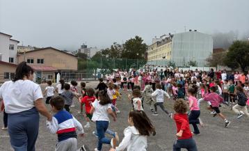 Alumnado del Vila de Cee en la carrera solidaria