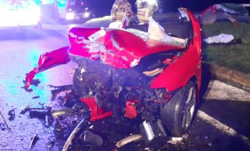 Uno de los vehículos siniestrados en el accidente en la AC-418 entre Carballo y Malpica.jpg