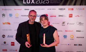 Marcos Rodríguez y Cristina Becerra con sus premios LUX 2025
