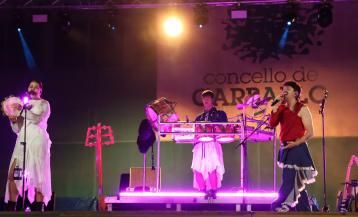 Actuación del trío Alana en Carballo