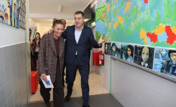 El conselleiro de Educación, hace unos días en su visita al instituto de Baio