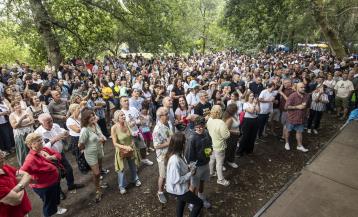 Los carballeses despidieron el San Xoán con la fiesta más familiar en el bosque do Añón