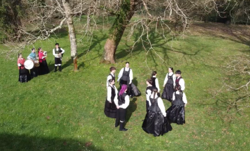 La danza ejecutada por alumnos del IES de Baio