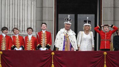 Carlos y Camila en el balcón de Buckingham