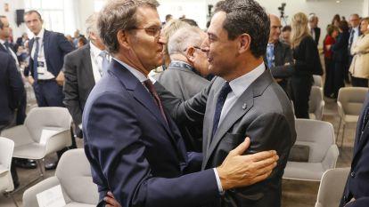 IV Edición del Foro La Toja 2022 Alberto Núñez Feijóo saluda a Juanma Moreno