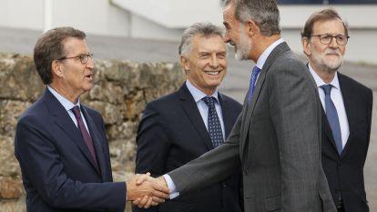 Felipe VI saluda al ex presidente de Argentina Mauricio Macri IV Edición del Foro La Toja 2022