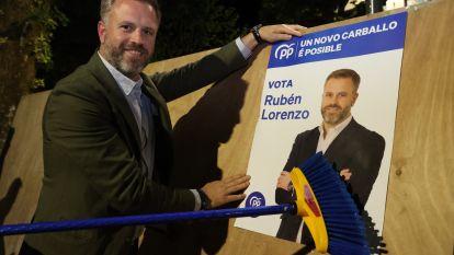 Pegada carteles en Carballo (2)