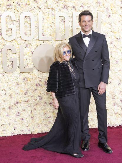 Bradley Cooper y su madre, Gloria Campano @EFE EPA ALLISON DINNER