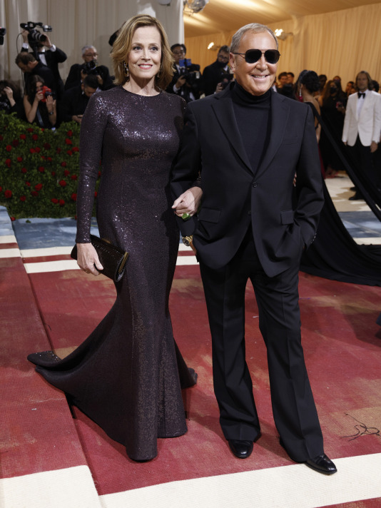 Sigourney Weaver (L) and Michael Kors