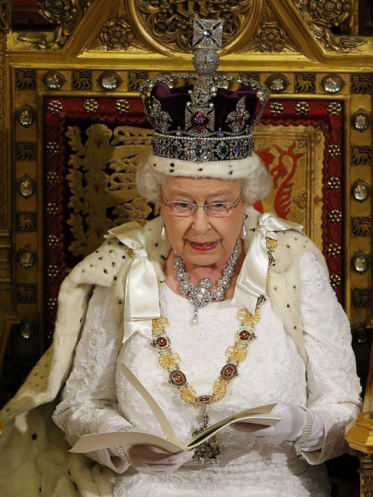 Isabel II reina de inglaterra (4)