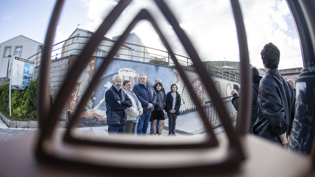 La inauguración del mural ‘Algario de Caión’, de Carola Sánchez, este domingo