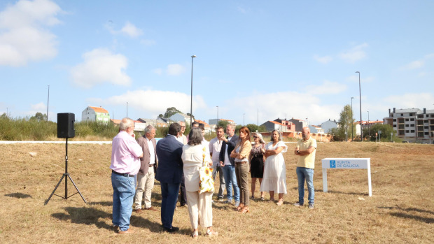 Visita realizada por la conselleira de Vivenda el pasado mes de agosto a los terrenos