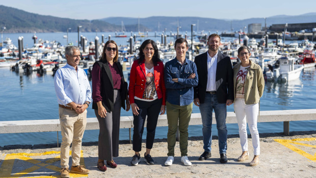 Paula Prado visitó ayer Fisterra y se reunió con Luis Insua