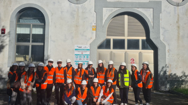 Visita de los estudiantes vigueses a Xeal
