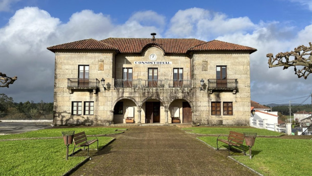 Vista de la sede consistorial de Zas