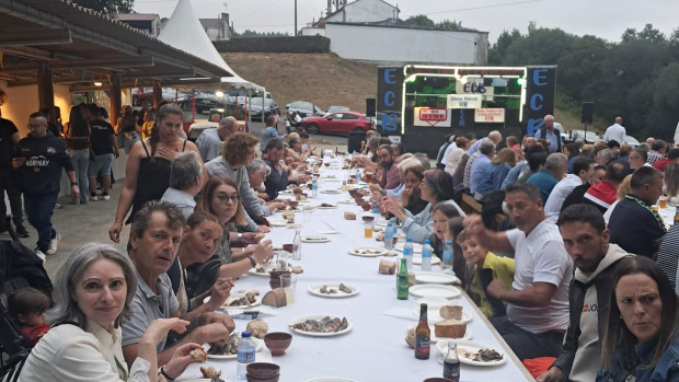 Churrascada y sardiñada en Cuns, en Coristanco