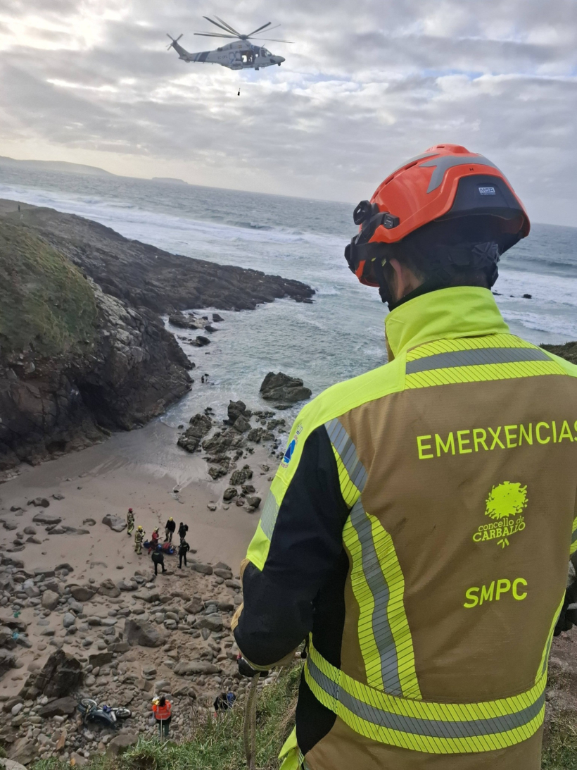Rescate del Agente del Seprona en el acantilado de Pedra do Sal