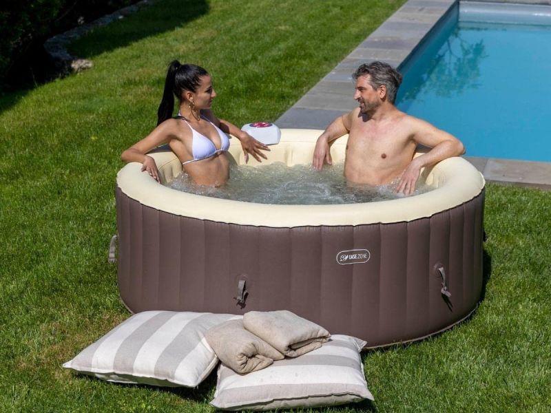 Piscina hinchable con jacuzzy