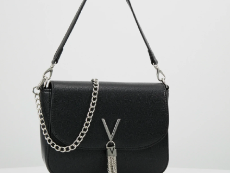 Bolso negro de Valentino 