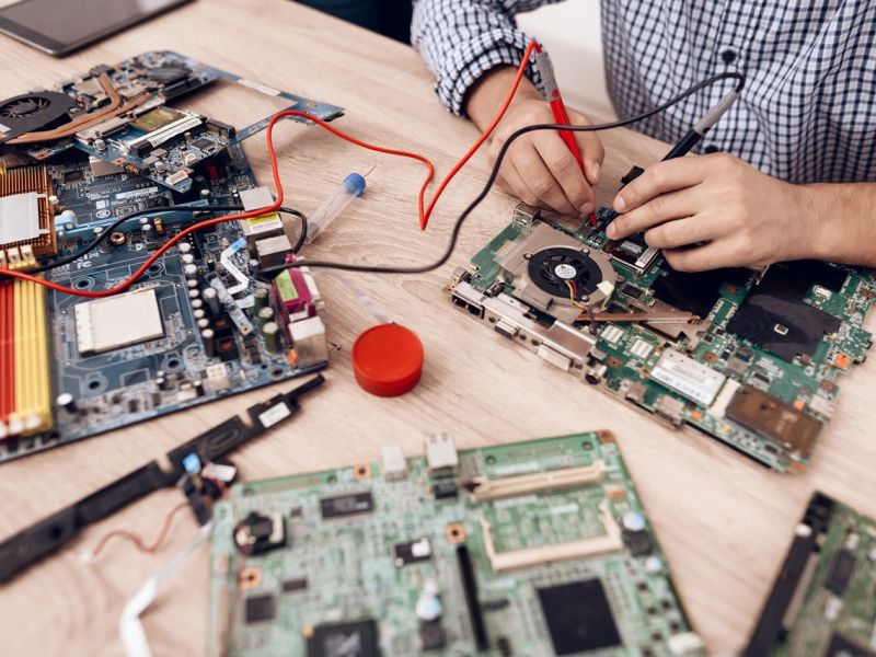 El ciclo de Sistemas Microinformau0301ticos y Redes del Liceo La Paz forma a profesionales en tecnologiu0301as clave para la transformaciou0301n digital