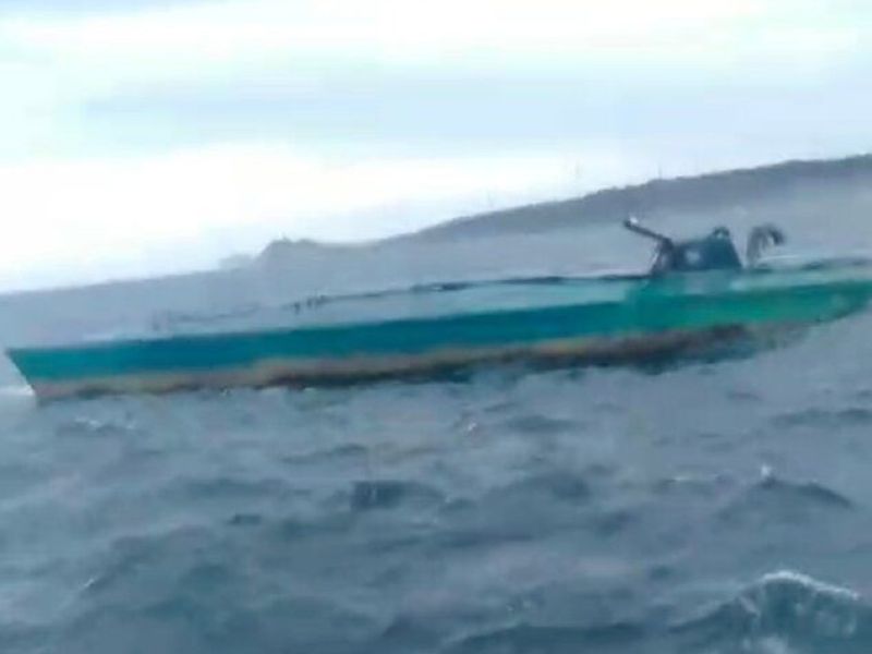 Imagen de televisiu00f3n del narcosubmarino hallado en la Costa da Morte