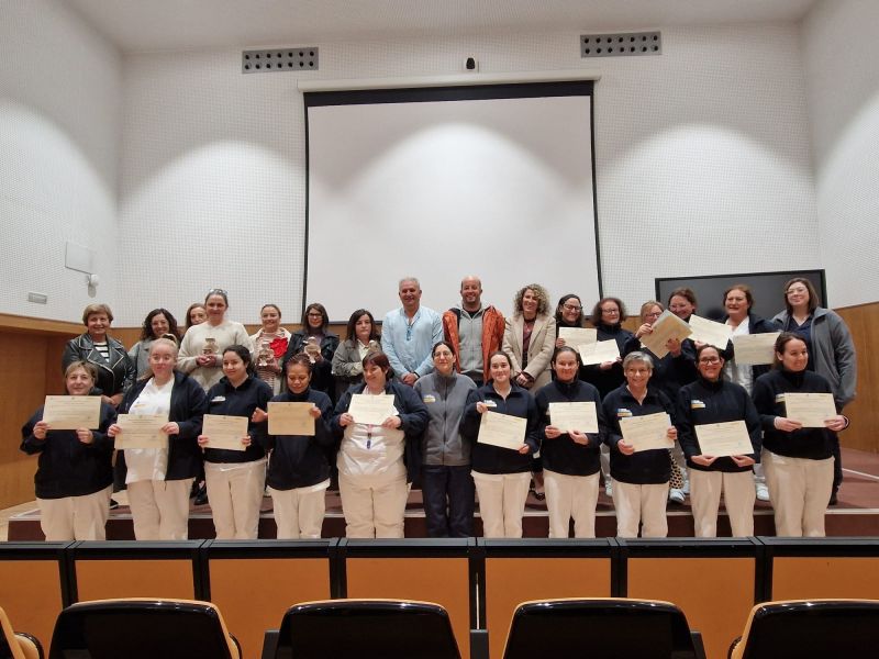 Alumnado obradoiro de Carballo con sus diplomas