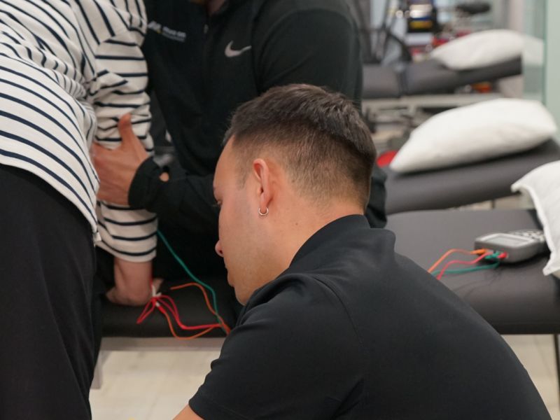 Sesiones de tratamiento intensivo, donde la tecnologiu0301a y la terapia se combinan para potenciar la recuperaciou0301n