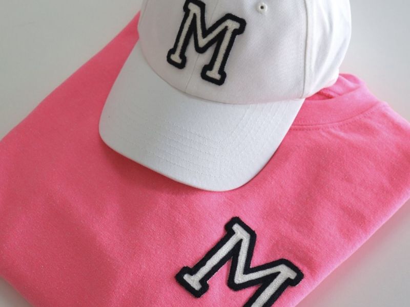 Prendas de ropa con inicial M de Anitials