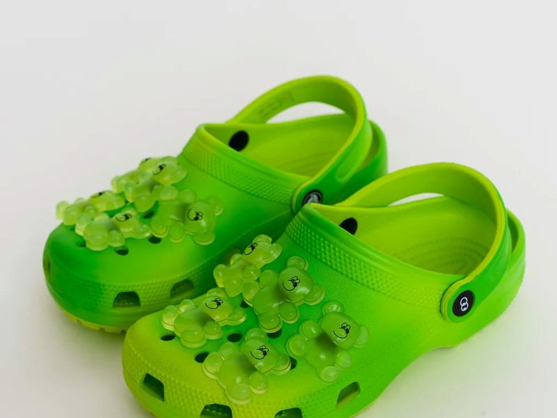 LO X Crocs con ositos 