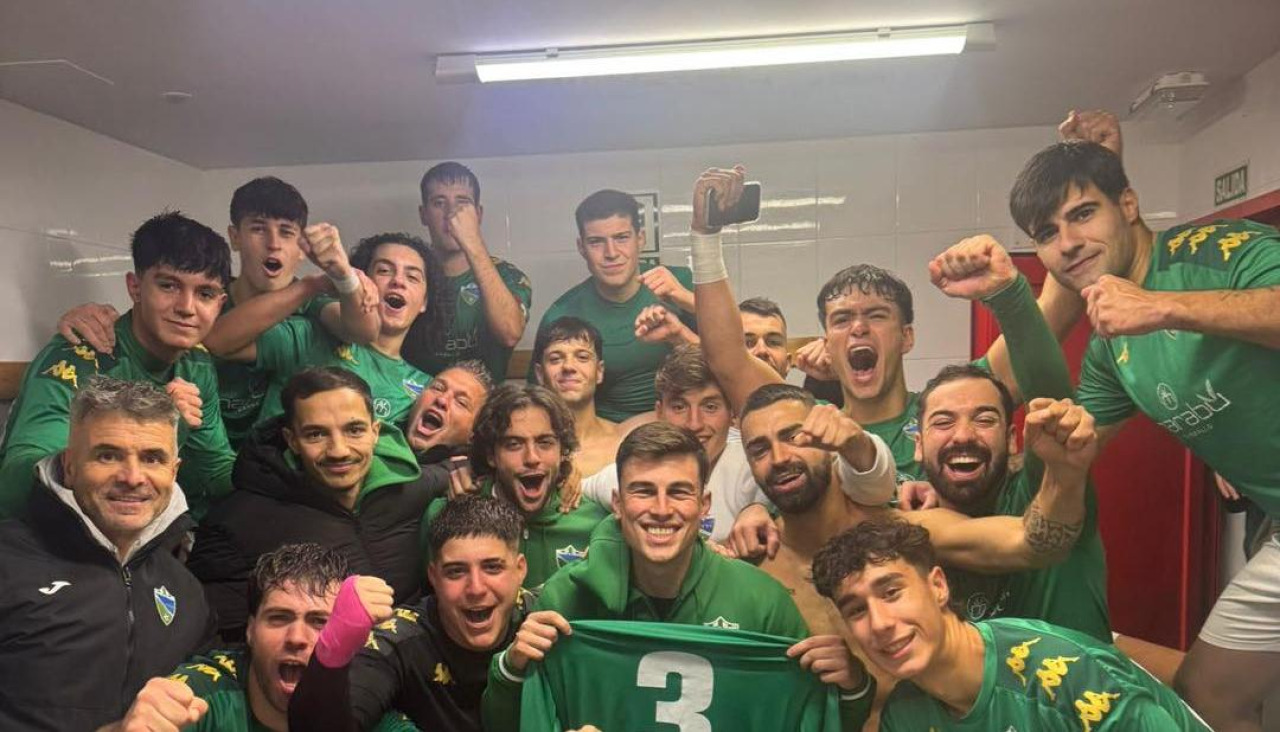 El Coristanco celebra el liderato. FOTO: SD CORISTANCO