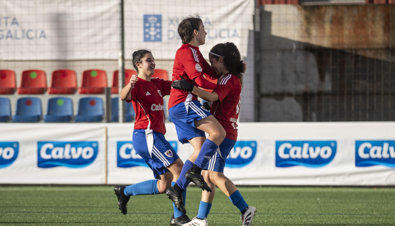 Las jugadoras del Bergan celebran el tanto del triunfo