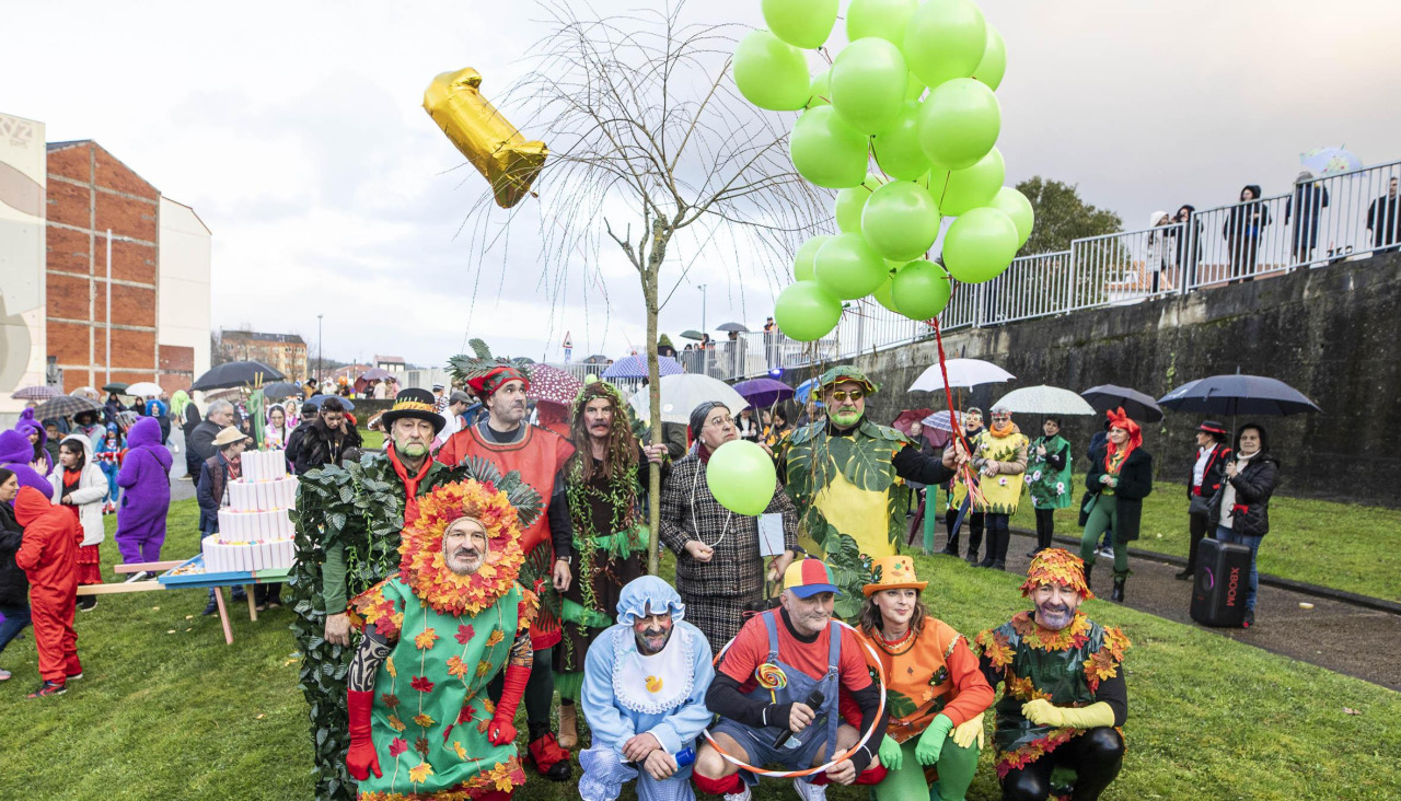 Los vecinos alrededor de su chorón en una edición anterior