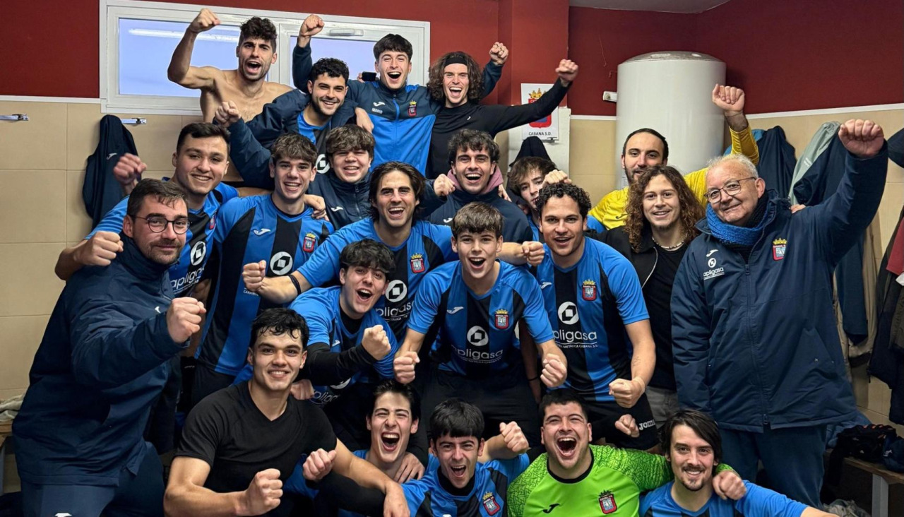 Los jugadores del Cabana festejando la goleada que le endosaron al Porteño