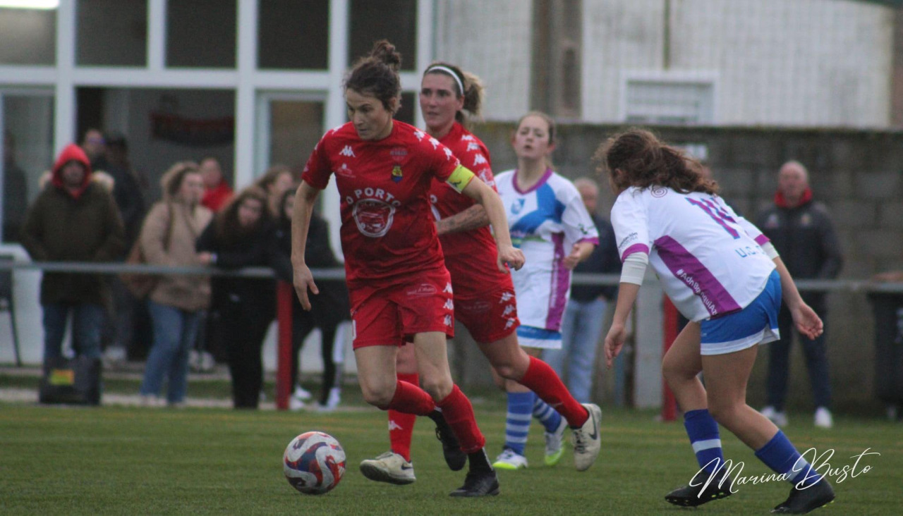 La capitana y goleadora del Muxía, Barca Toba