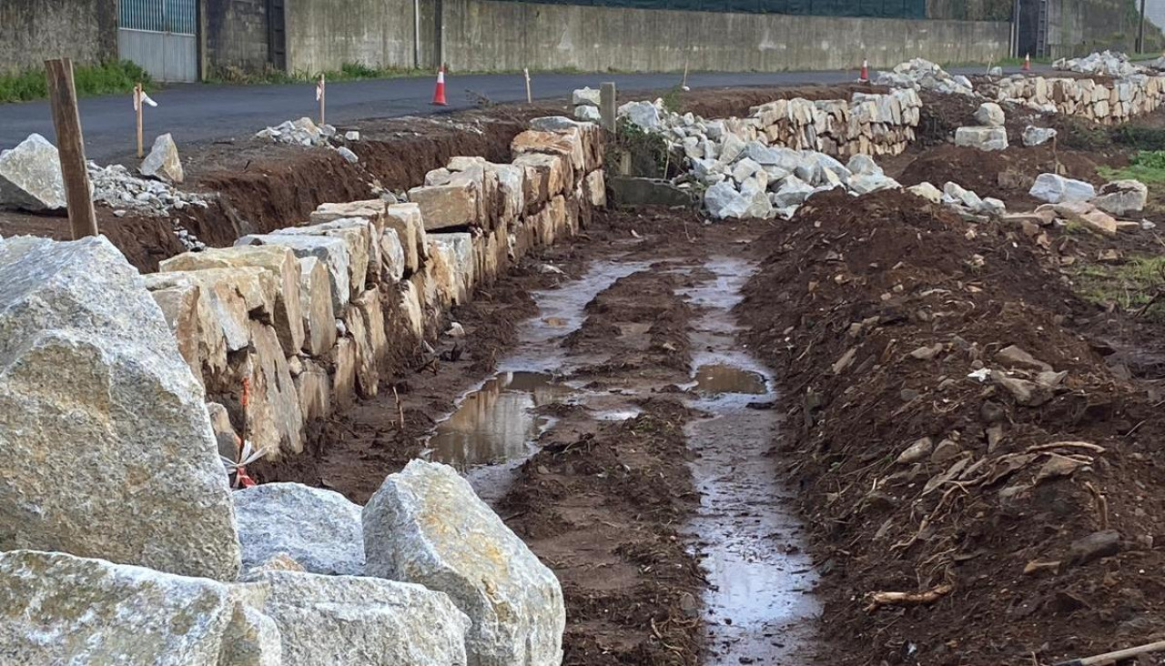 Una de las obras de mejora viaria en Xaviña