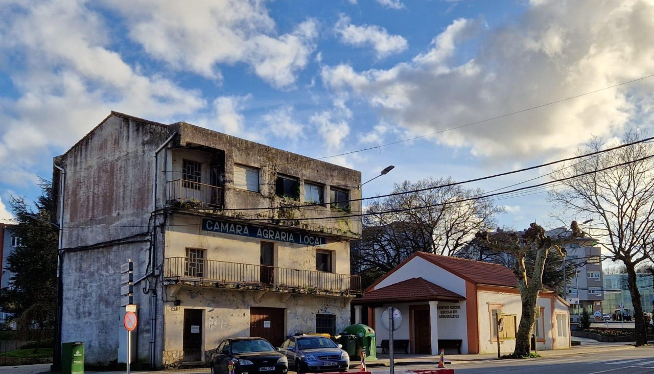 El edificio de la Cámara Agraria de Carballo que será demolido en los próximos meses