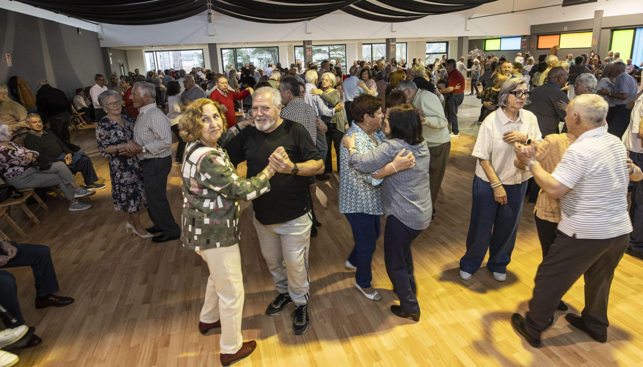 Baile de mayores en Carballo este domingo