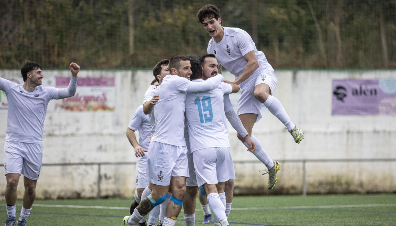 El Club do Mar delebra un gol en un partido de liga