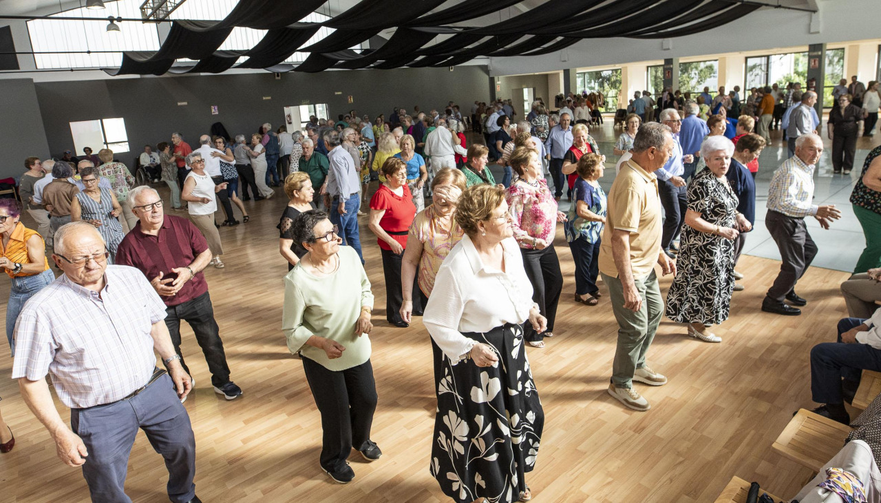 El baile para los mayores celebrado este domingo en el mercado de Carballo