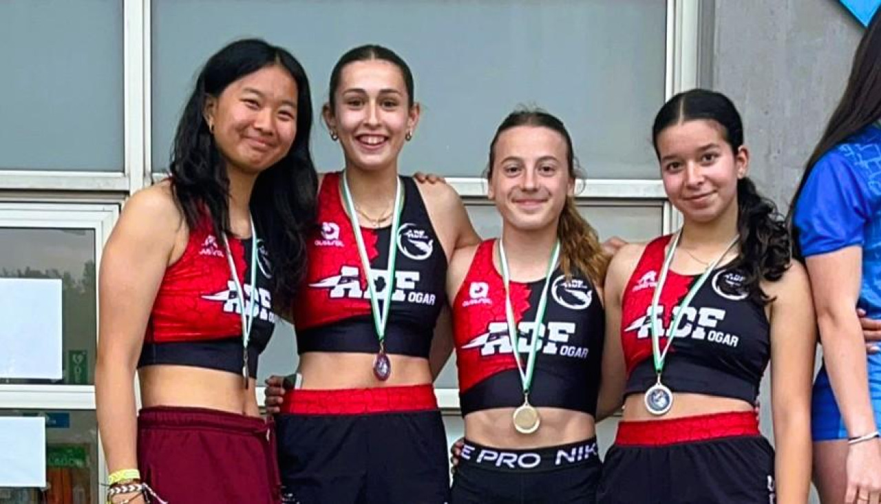 Las atletas del club que conforman el relevo de los 4x100 metros lisos