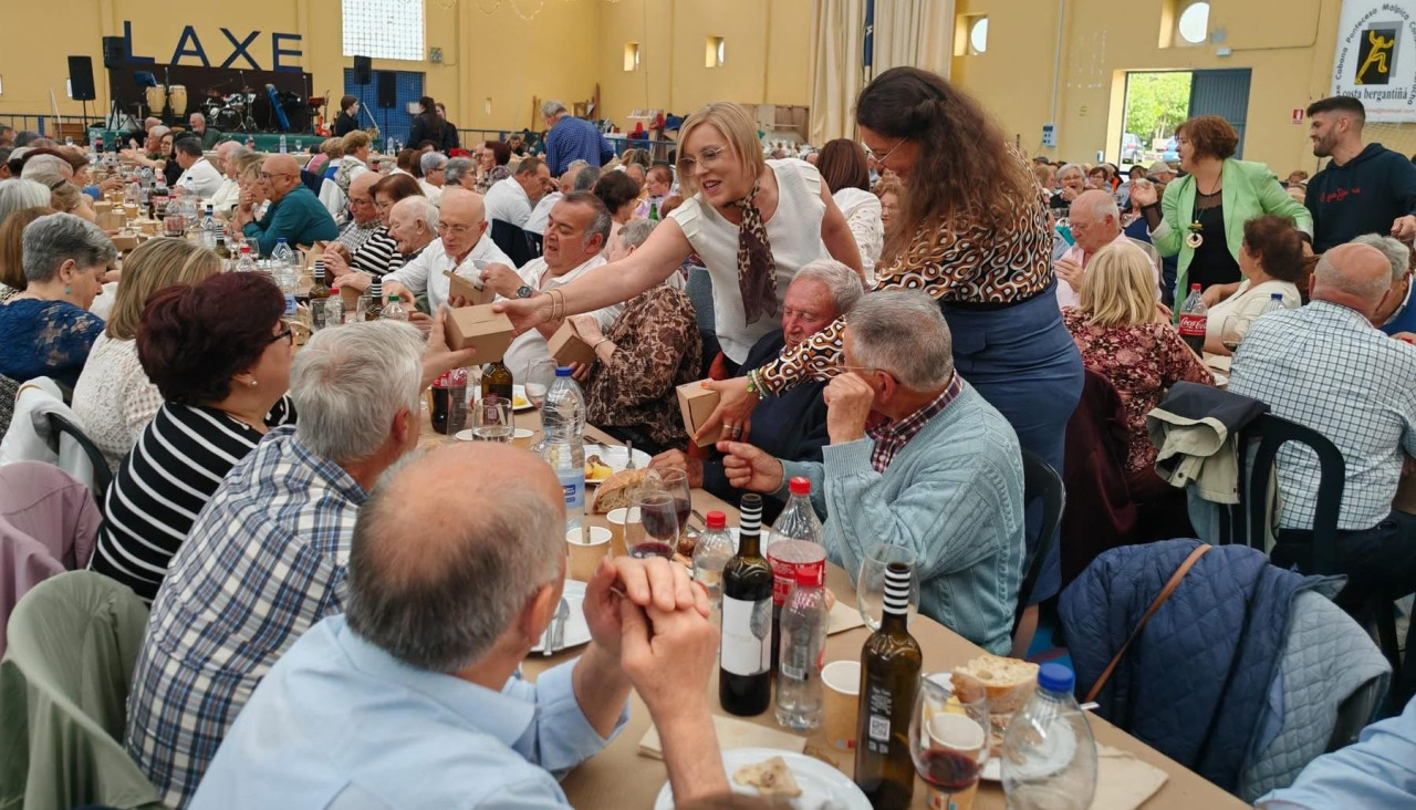 La Comida dos Maiores de Laxe celebrada el sábado