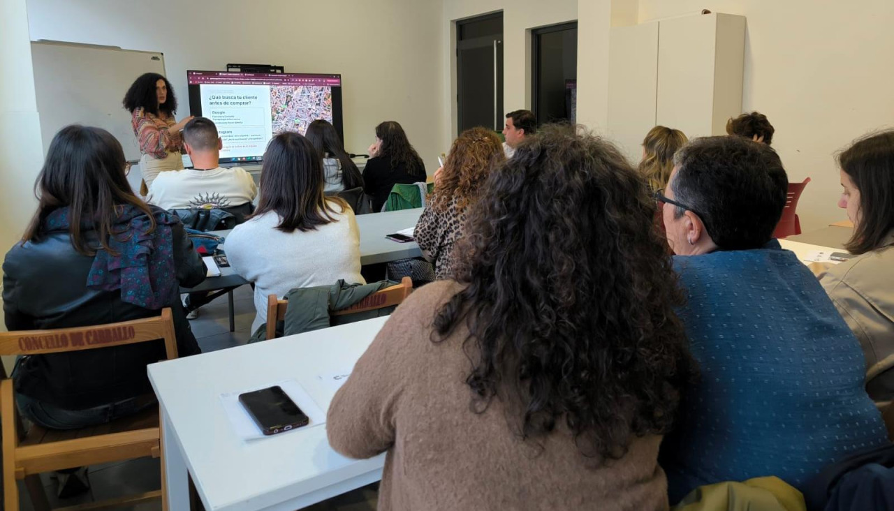 El curso sobre redes sociales organizado por el CCA de Carballo