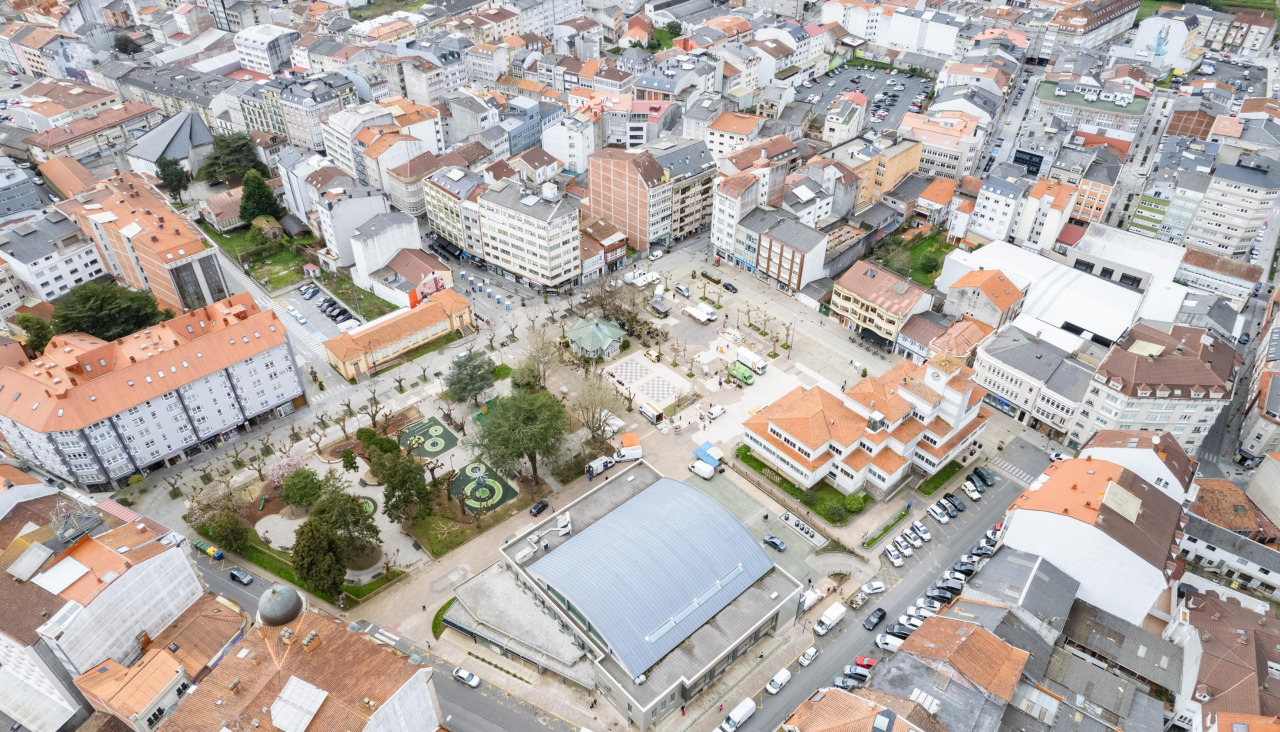 Vista aérea de la Praza do Concello de Carballo