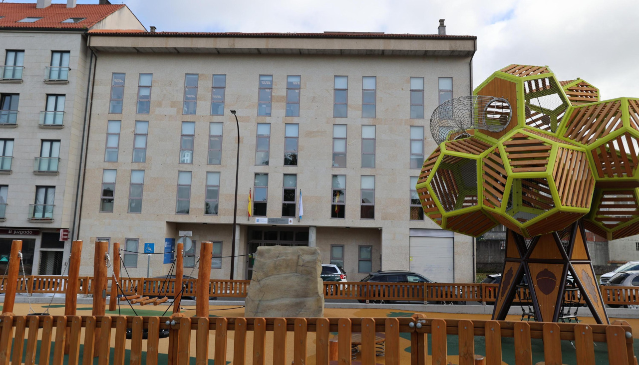La sede de los juzgados de Carballo