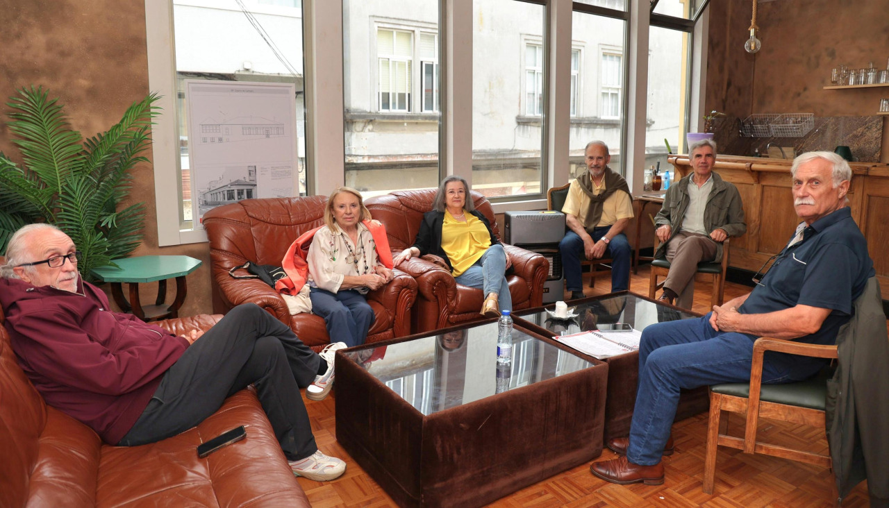 Los exalumnos del Leus preparando su encuentro este viernes en el Casino de Carballo