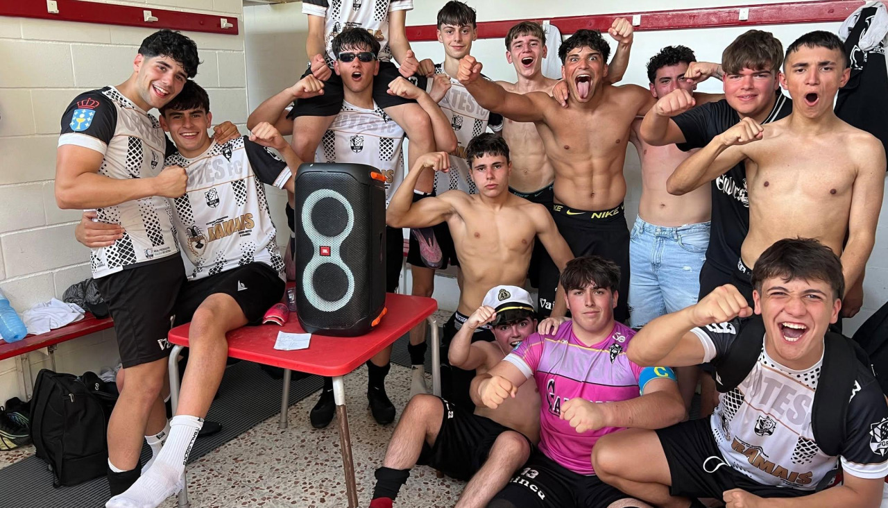 El Outes juvenil celebrando su pase a la final