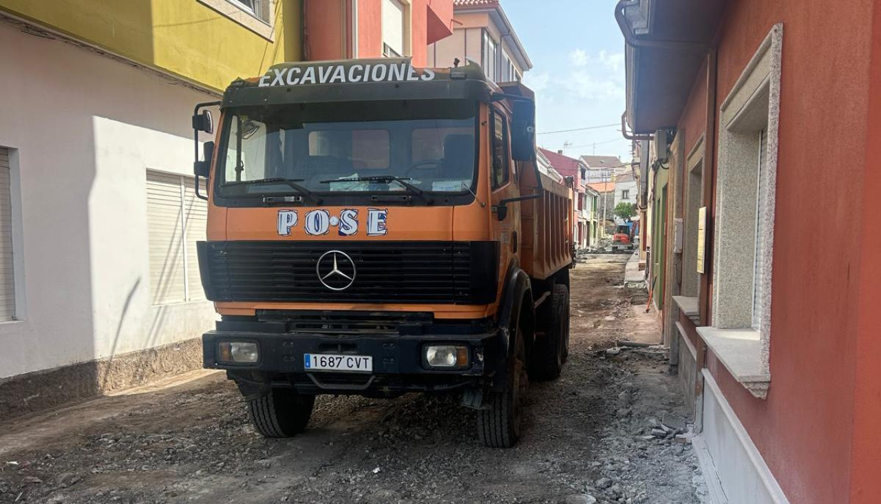 Las obras en la calle Sofía Rivas de Camariñas
