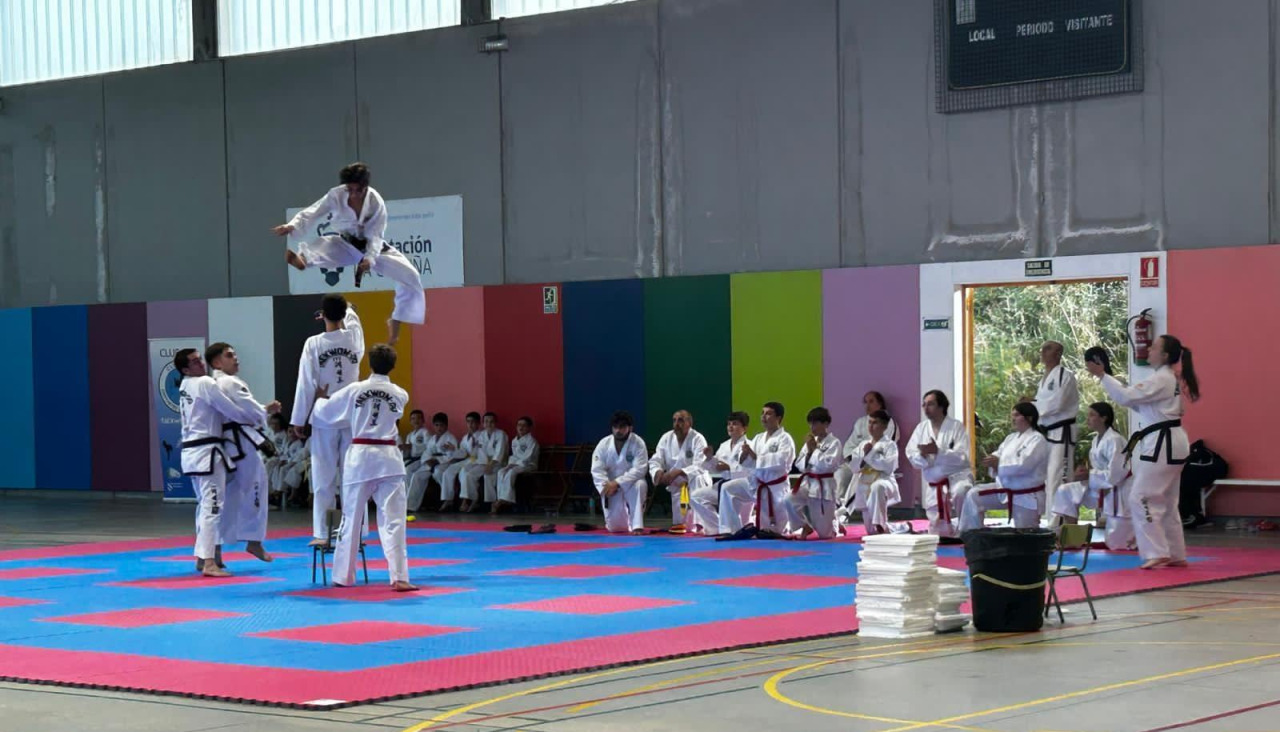 Exhibición de deportes de contacto en Cee (2)