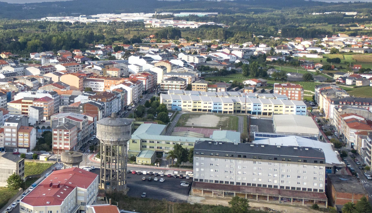 Vista aérea de la zona deportiva de O Chorís