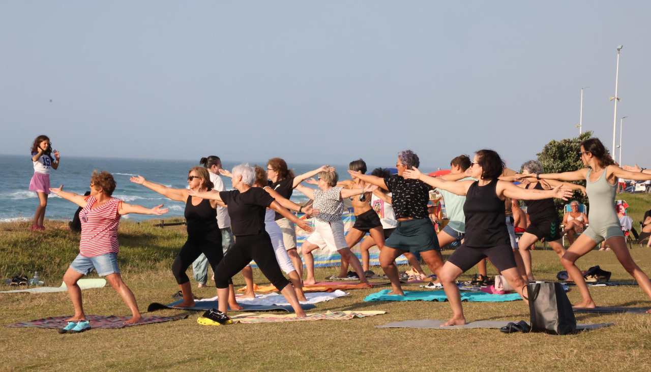 Clases de yoga en la playa de Razo